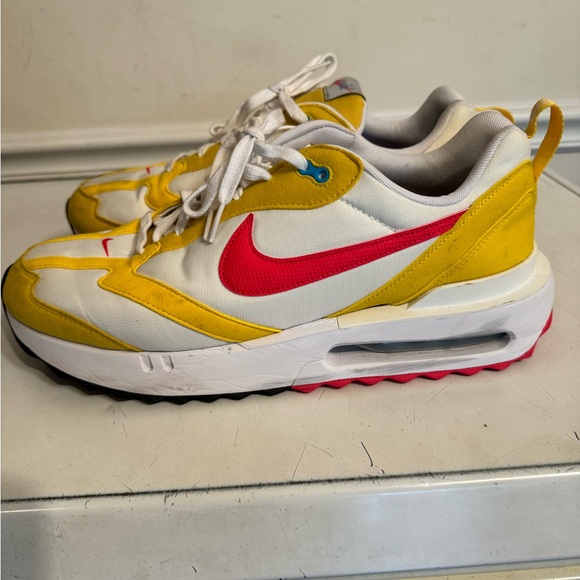 Slightly worn Nikes for sale - Picture 4 of 5